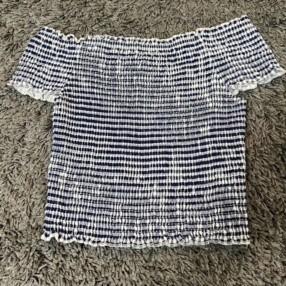 Off-the-shoulder Cropped top